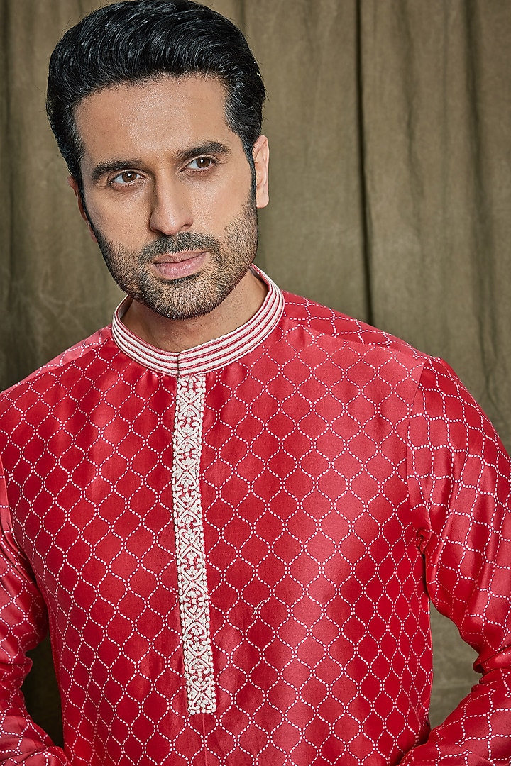 Red Chanderi Silk Embroidered Kurta Set by PARA at Pernia's Pop Up Shop