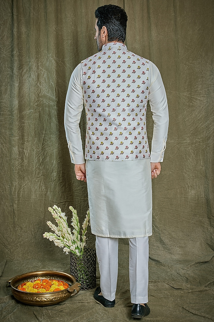 Off-White Chanderi Silk Printed Bundi Jacket Set by PARA at Pernia's Pop Up Shop
