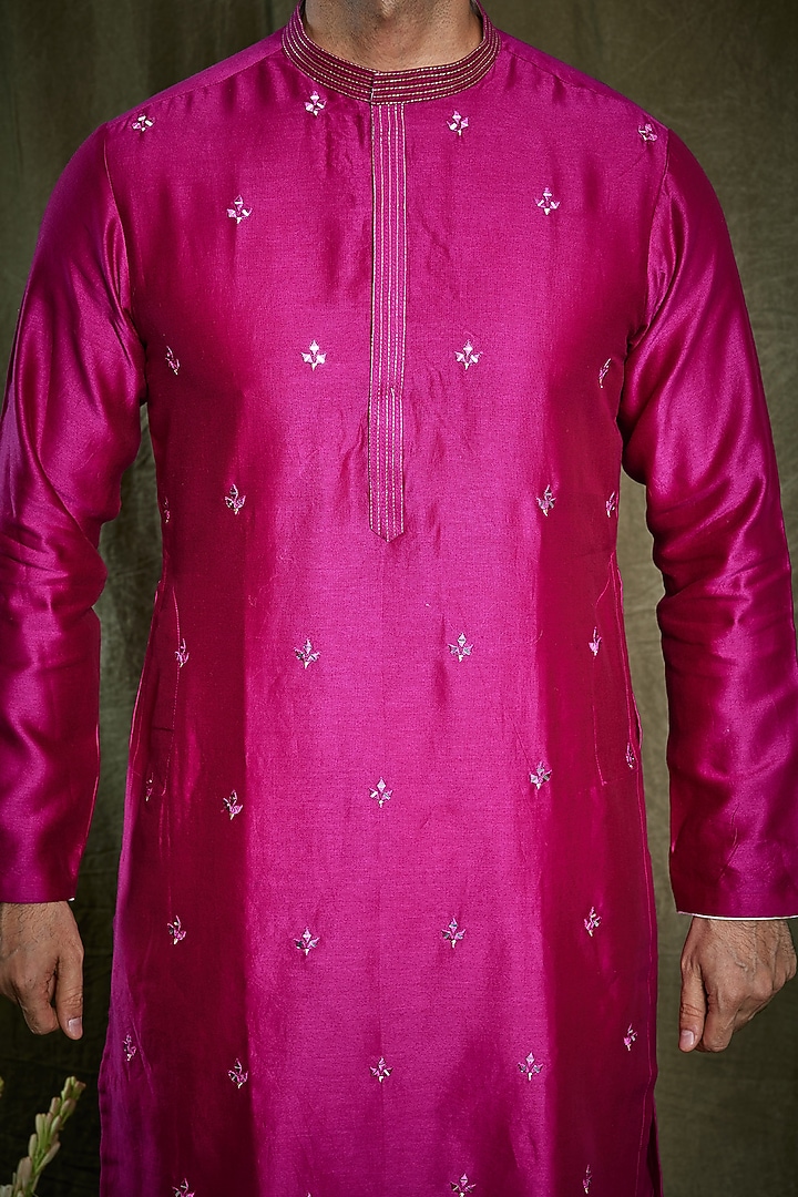 Magenta Chanderi Silk Floral Embroidered Kurta Set by PARA at Pernia's Pop Up Shop