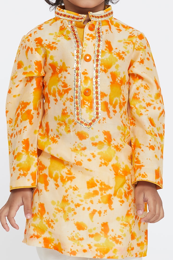 Orange & Cream Printed Kurta Set For Boys by PARA Kids at Pernia's Pop Up Shop