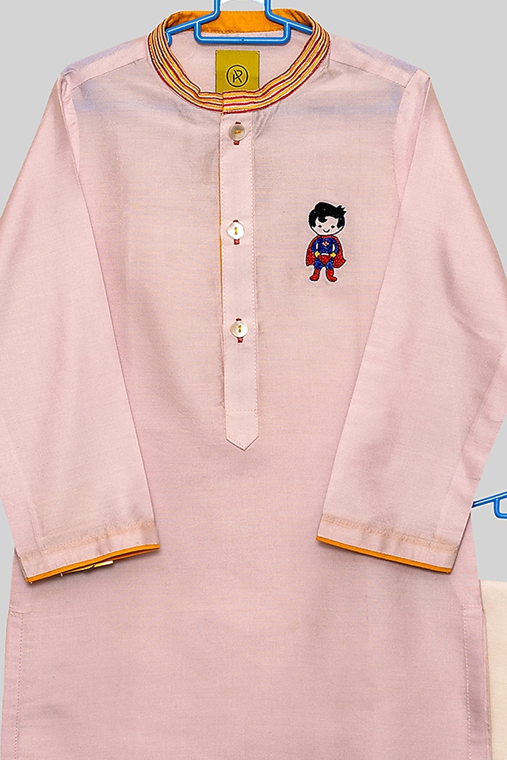 Pink Spun Cotton Kurta Set For Boys by PARA Kids at Pernia's Pop Up Shop