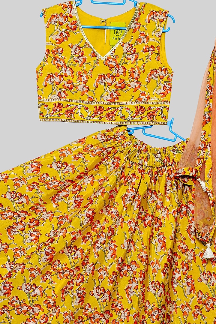 Yellow Printed Lehenga Set For Girls by PARA Kids at Pernia's Pop Up Shop