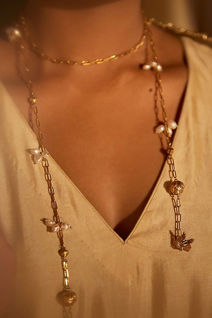 Antique Gold Finish Freshwater Pearl & Flying Bird Chain String Stole by PARISHRI at Pernia's Pop Up Shop