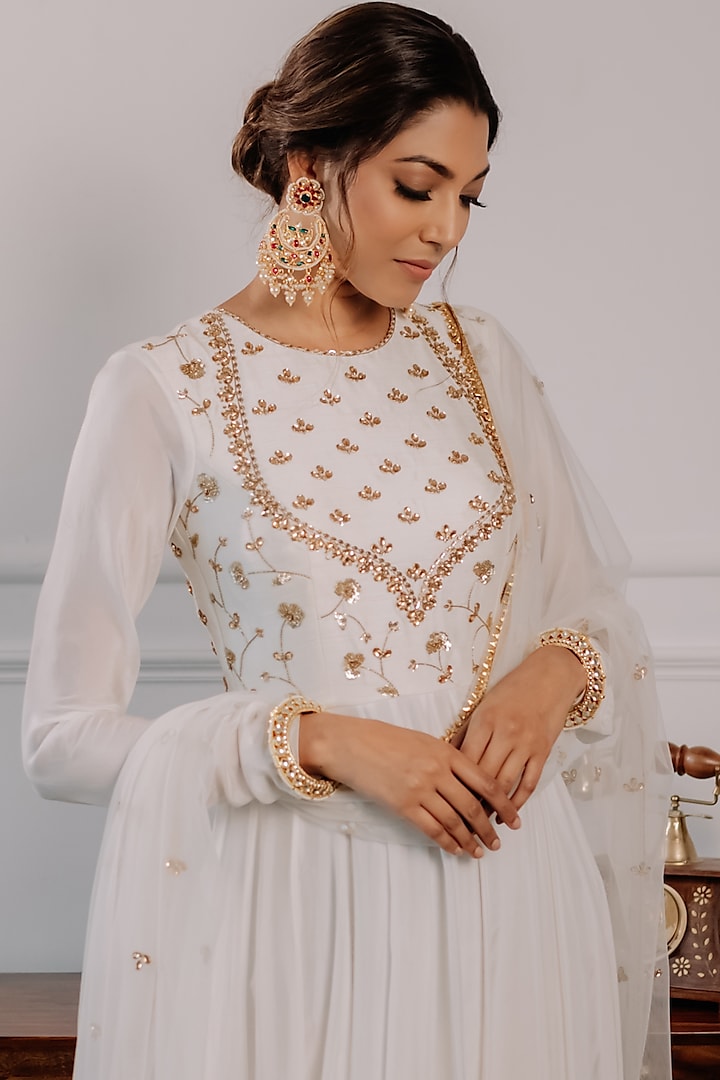 White Hand Embroidered Wedding Anarkali Set by Parul Gandhi at Pernia's Pop Up Shop