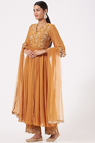 Mustard Embellished Kurta Set by PARUL GANDHI