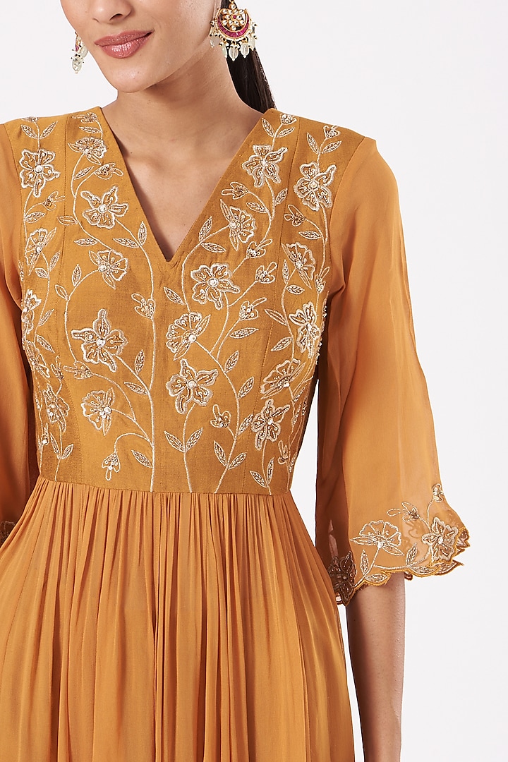 Mustard Embellished Kurta Set by PARUL GANDHI at Pernia's Pop Up Shop