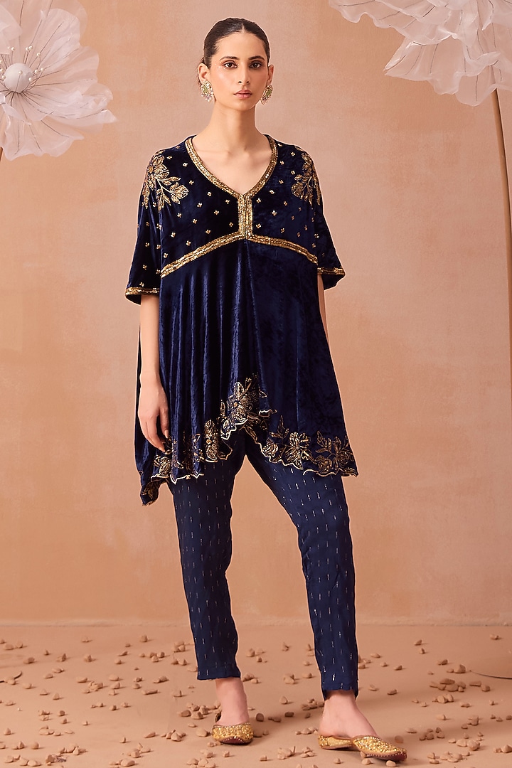 Cobalt Blue Velvetino Sequins & Dabka Hand Embroidered Kurta Set by PARUL GANDHI at Pernia's Pop Up Shop