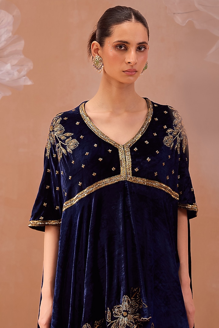 Cobalt Blue Velvetino Sequins & Dabka Hand Embroidered Kurta Set by PARUL GANDHI at Pernia's Pop Up Shop