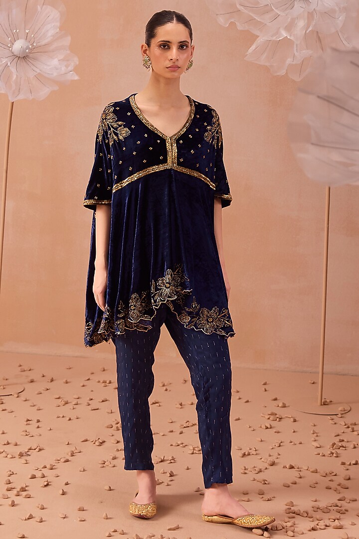 Cobalt Blue Velvetino Sequins & Dabka Hand Embroidered Kurta Set by PARUL GANDHI at Pernia's Pop Up Shop