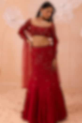 Red Satin Georgette Floral Motifs Hand Embroidered Fishcut Wedding Lehenga Set by Parul Gandhi at Pernia's Pop Up Shop