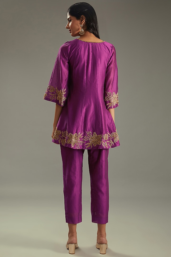 Wine Pure Chanderi Hand Embroidered Kurta Set by Parul Gandhi at Pernia's Pop Up Shop