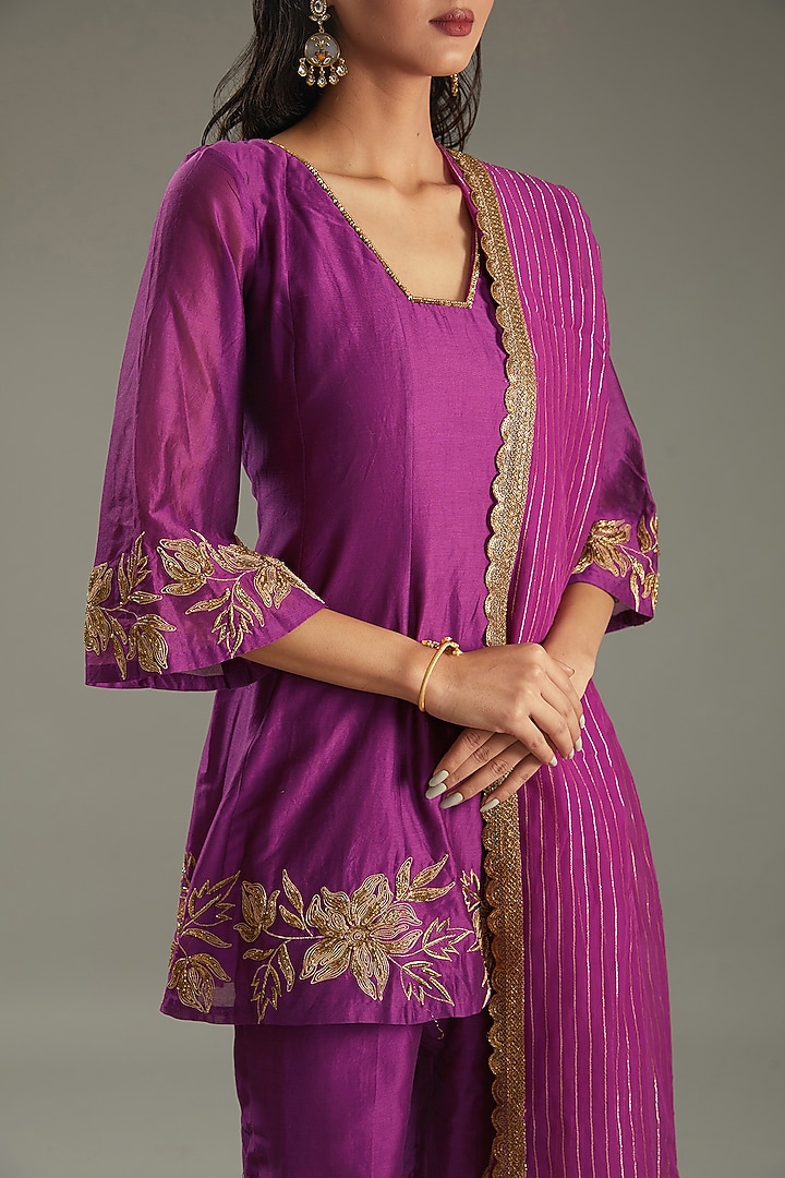 Wine Pure Chanderi Hand Embroidered Kurta Set by Parul Gandhi at Pernia's Pop Up Shop