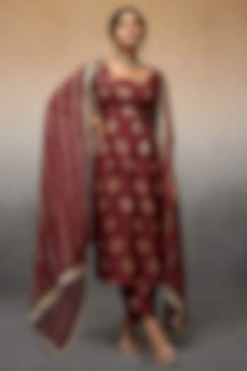 Maroon Banarasi Kurta Set by Parshya at Pernia's Pop Up Shop