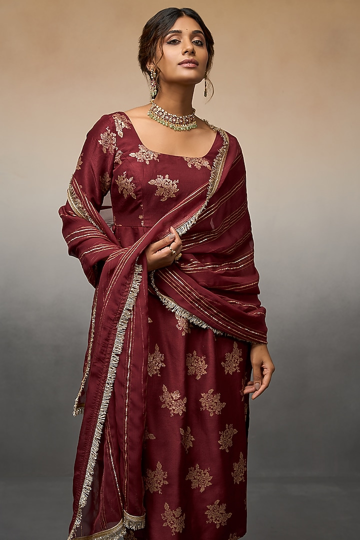 Maroon Banarasi Kurta Set by Parshya at Pernia's Pop Up Shop