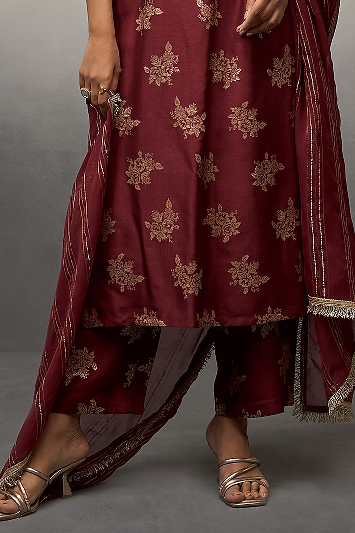 Maroon Banarasi Kurta Set by Parshya at Pernia's Pop Up Shop