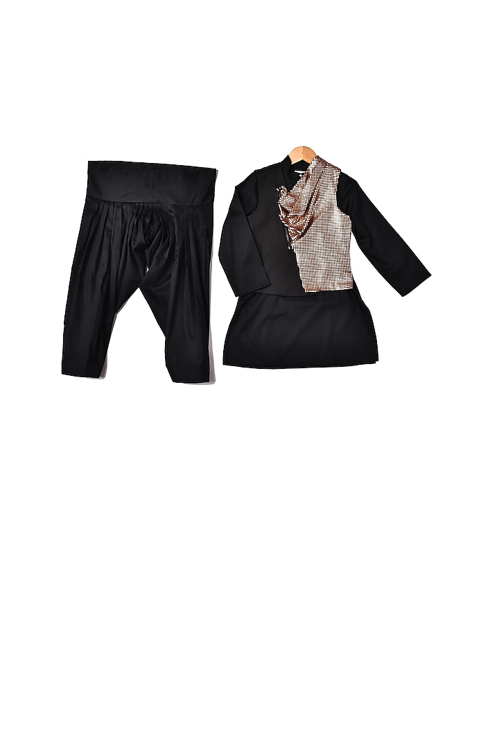 Black Sequins Kurta Set With Bundi Jacket For Boys by Partykles at Pernia's Pop Up Shop