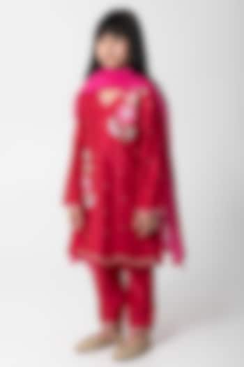 Red Chanderi SIlk Embroidered Kurta Set For Girls by Partykles at Pernia's Pop Up Shop