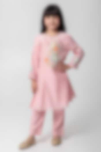 Peach Cotton Silk Embroidered Kurta Set For Girls by Partykles at Pernia's Pop Up Shop