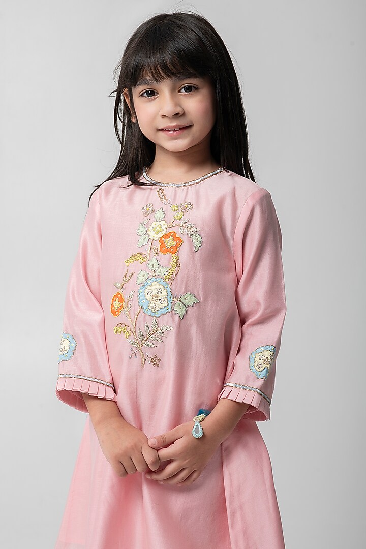 Peach Cotton Silk Embroidered Kurta Set For Girls by Partykles at Pernia's Pop Up Shop