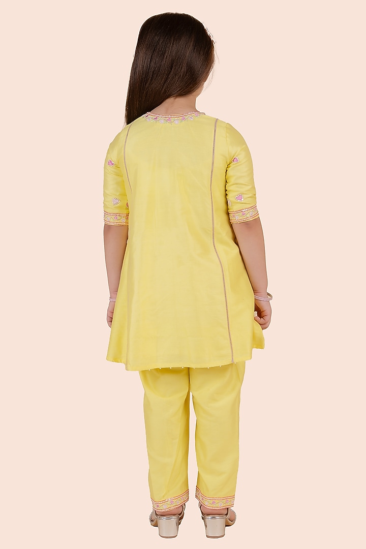 Yellow Cotton Silk Heart Embroidered A-Line Kurta Set For Girls by Partykles at Pernia's Pop Up Shop