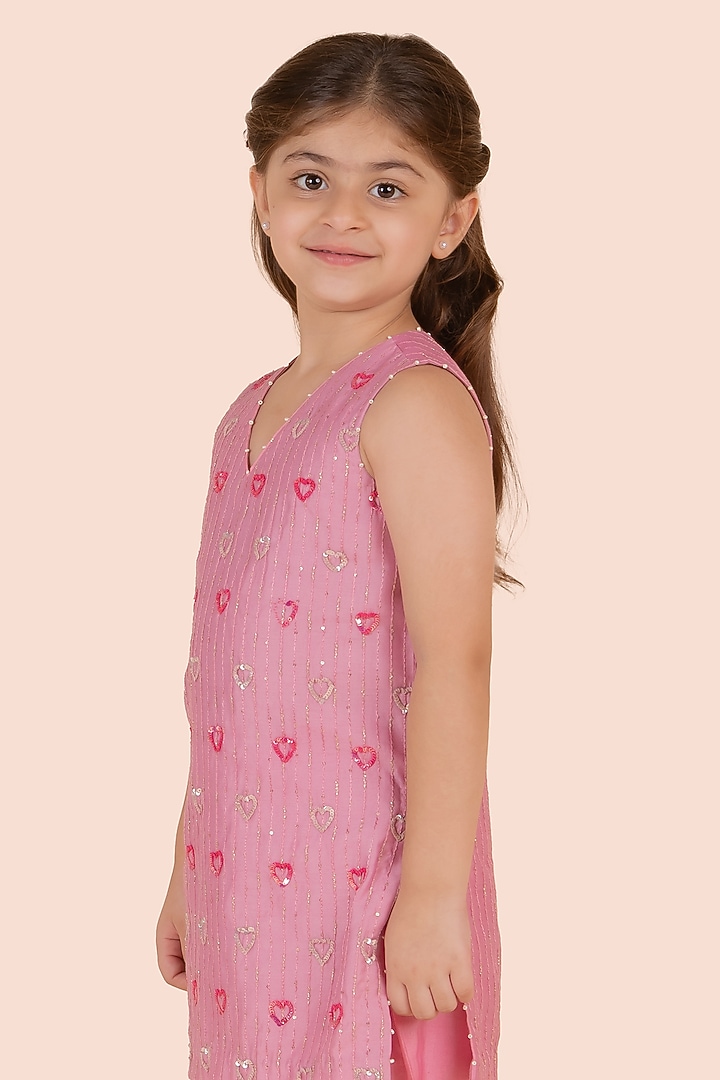 Pink Cotton Silk Heart Embroidered Kurta Set For Girls by Partykles at Pernia's Pop Up Shop