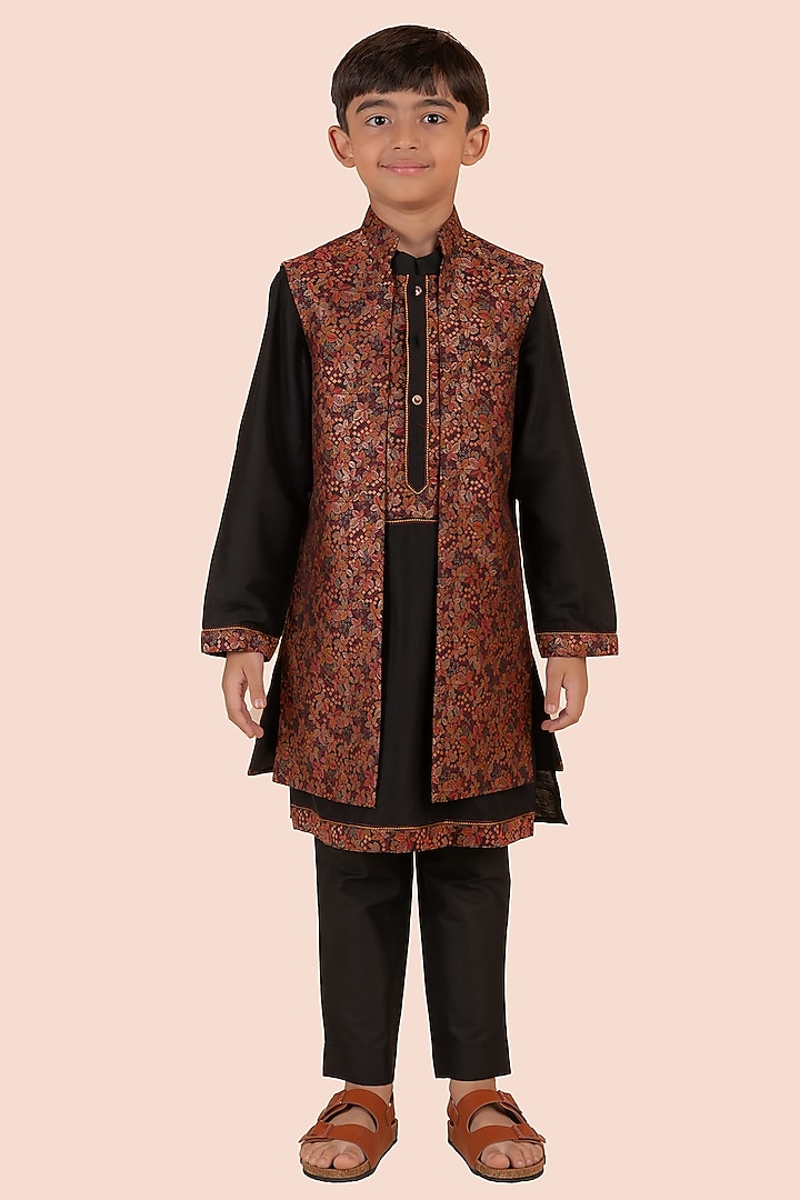 Black Banarasi Jacquard Printed Open Achkan Jacket Set For Boys by Partykles at Pernia's Pop Up Shop