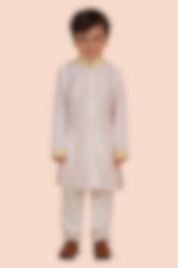 Light Pink Cotton Silk Moti & Thread Embroidered Kurta Set For Boys by Partykles at Pernia's Pop Up Shop