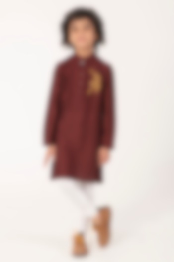 Maroon Linen Silk Embroidered Kurta Set For Boys by Partykles at Pernia's Pop Up Shop