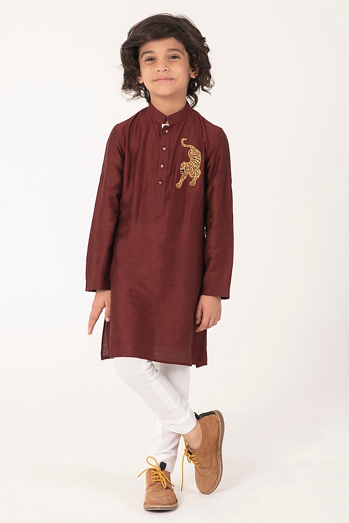 Maroon Linen Silk Embroidered Kurta Set For Boys by Partykles at Pernia's Pop Up Shop