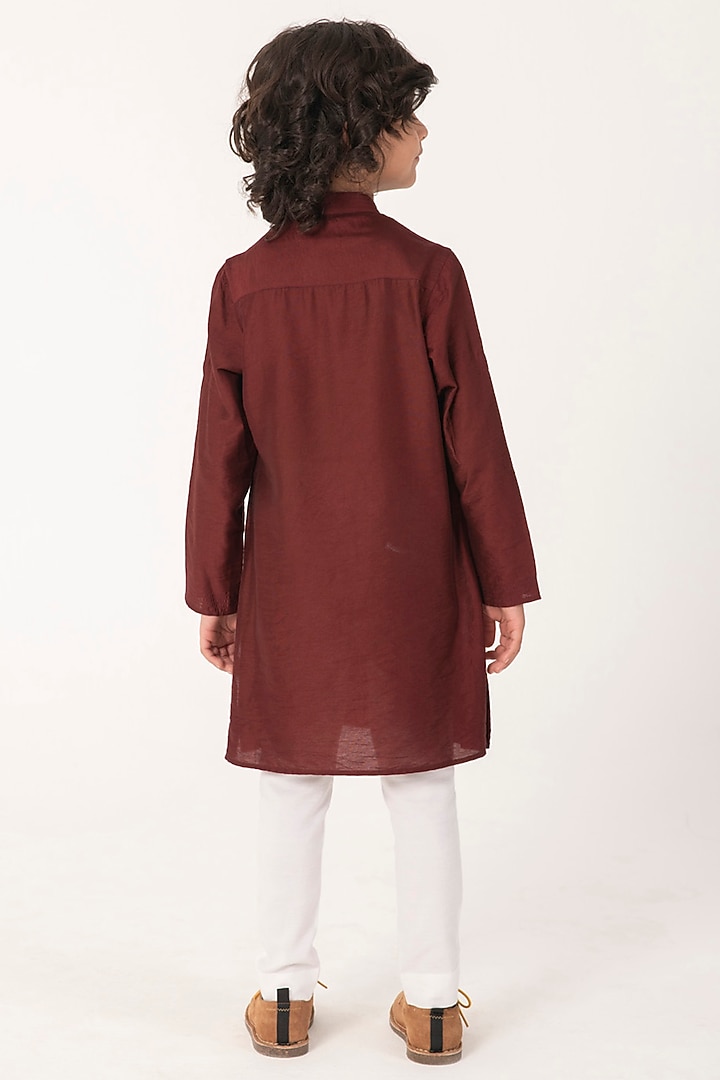 Maroon Linen Silk Embroidered Kurta Set For Boys by Partykles at Pernia's Pop Up Shop
