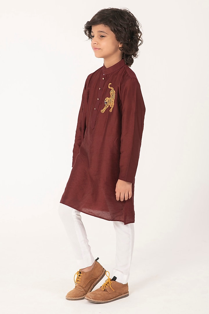 Maroon Linen Silk Embroidered Kurta Set For Boys by Partykles at Pernia's Pop Up Shop
