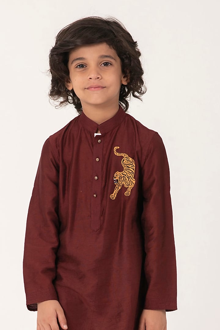 Maroon Linen Silk Embroidered Kurta Set For Boys by Partykles at Pernia's Pop Up Shop