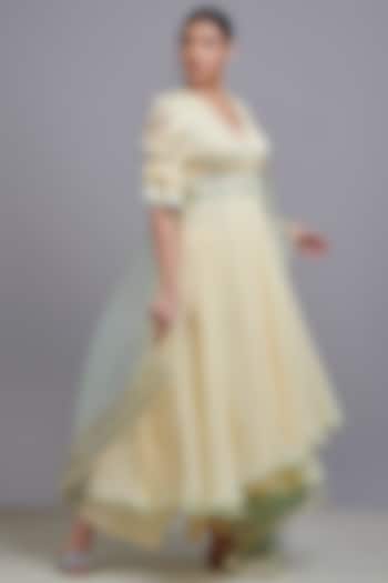 Gentle Yellow Hand Embroidered Angrakha Kurta Set by Parul i Vivek at Pernia's Pop Up Shop