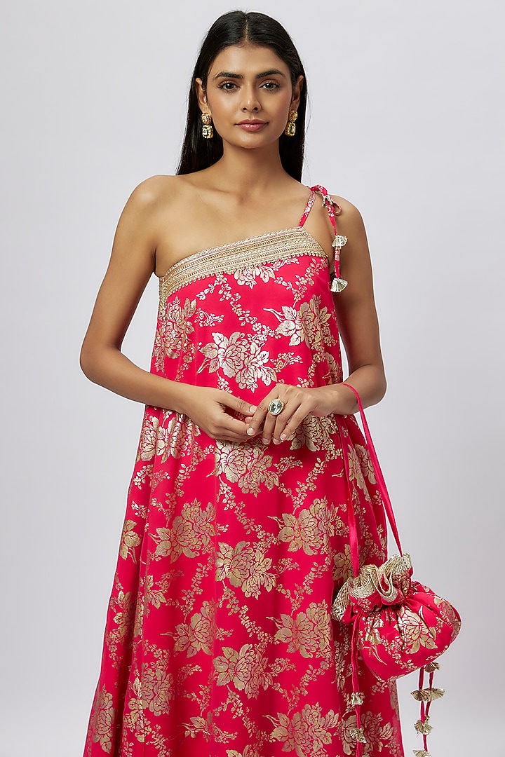 Rani Pink Recycled Polyester Foil Printed & Metallic Embroidered Kaftan by Phatakaa at Pernia's Pop Up Shop