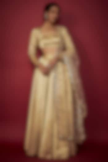 Gold Satin Lehenga Set by Phatakaa at Pernia's Pop Up Shop