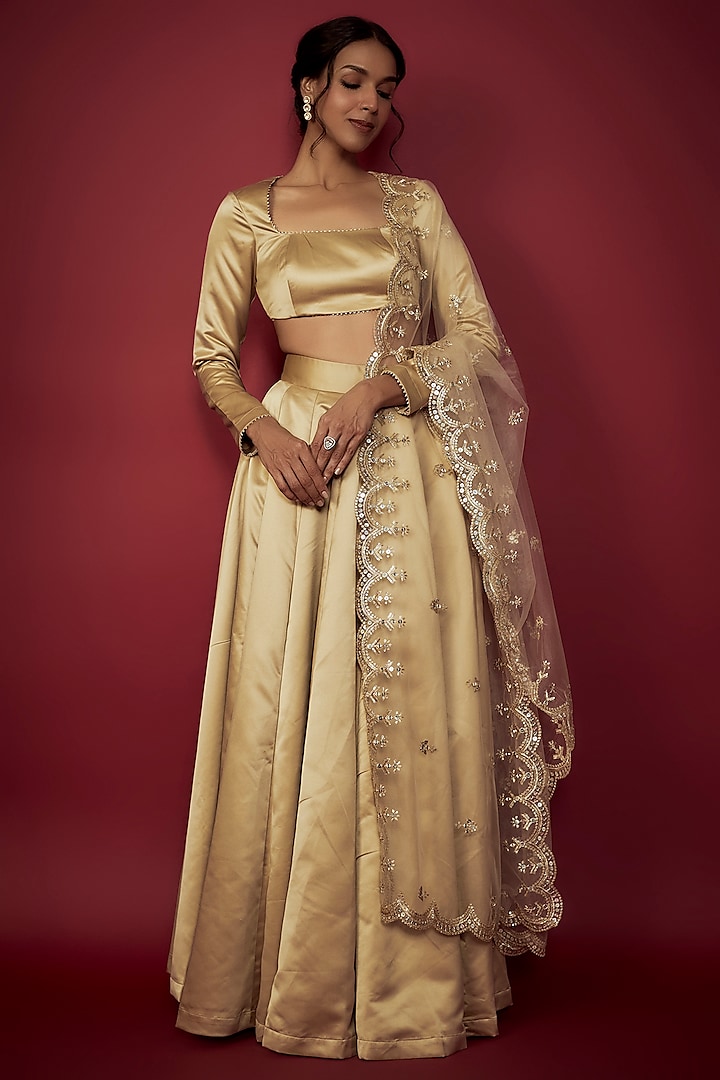 Gold Satin Lehenga Set by Phatakaa at Pernia's Pop Up Shop