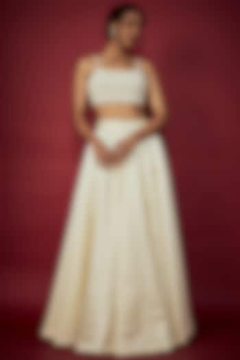 Off-White Heavy Satin Wedding Lehenga Set by Phatakaa at Pernia's Pop Up Shop