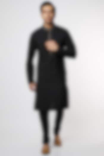 Black Embroidered Kurta Set by PAWAN SACHDEVA at Pernia's Pop Up Shop