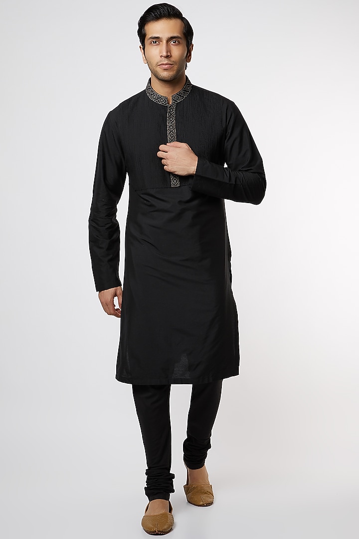 Black Embroidered Kurta Set by PAWAN SACHDEVA at Pernia's Pop Up Shop