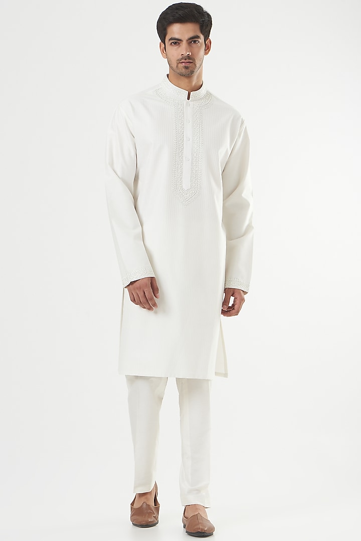 Off-White Embroidered Kurta Set by PAWAN SACHDEVA