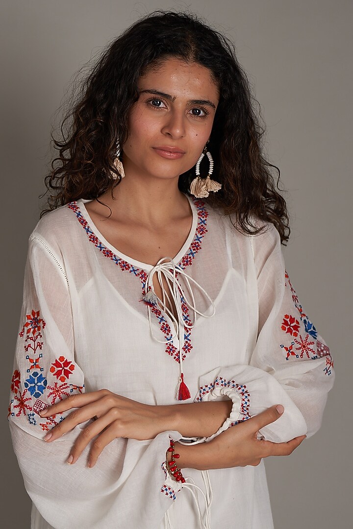 Off-White Cotton Embroidered Tunic by Payal Jain at Pernia's Pop Up Shop