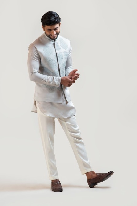 VASTRAMAY Men's Beige Textured Slim-Fit Nehru Jacket With Cream Colore –  vastramay