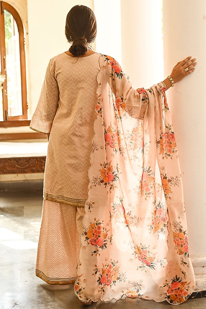 Peach Cotton Kurta Set by Palak & Mehak at Pernia's Pop Up Shop