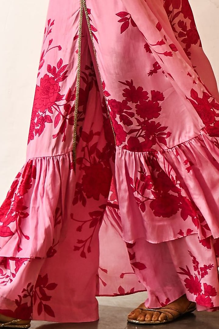 Fuchsia Printed Kaftan Set by Palak & Mehak at Pernia's Pop Up Shop