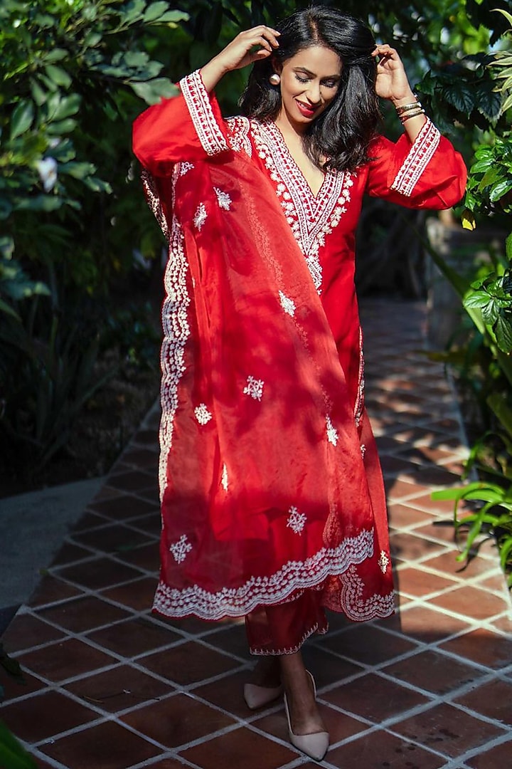 Red Silk Chanderi Embroidered Asymmetrical Kurta Set by Sureena Chowdhri