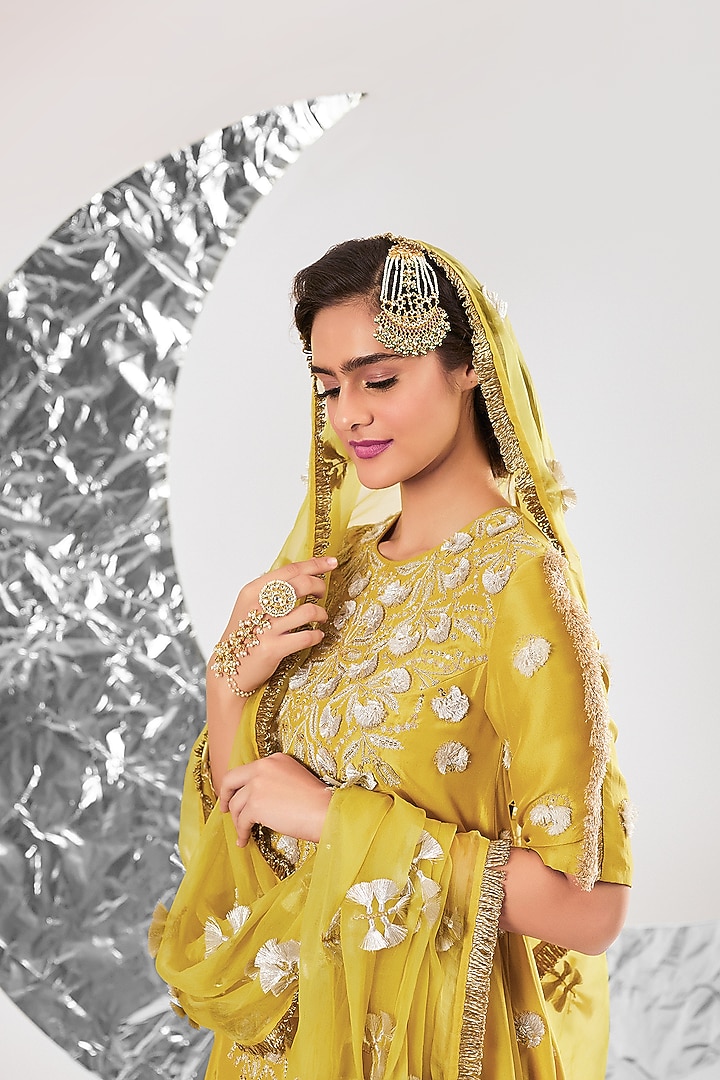 Gold Rhodium Finish Kundan & Faux Pearl Hathphool by Aster at Pernia's Pop Up Shop