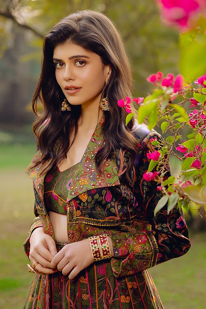 Green Chanderi Silk Printed & Resham Work Jacket Set by Punit Balana at Pernia's Pop Up Shop