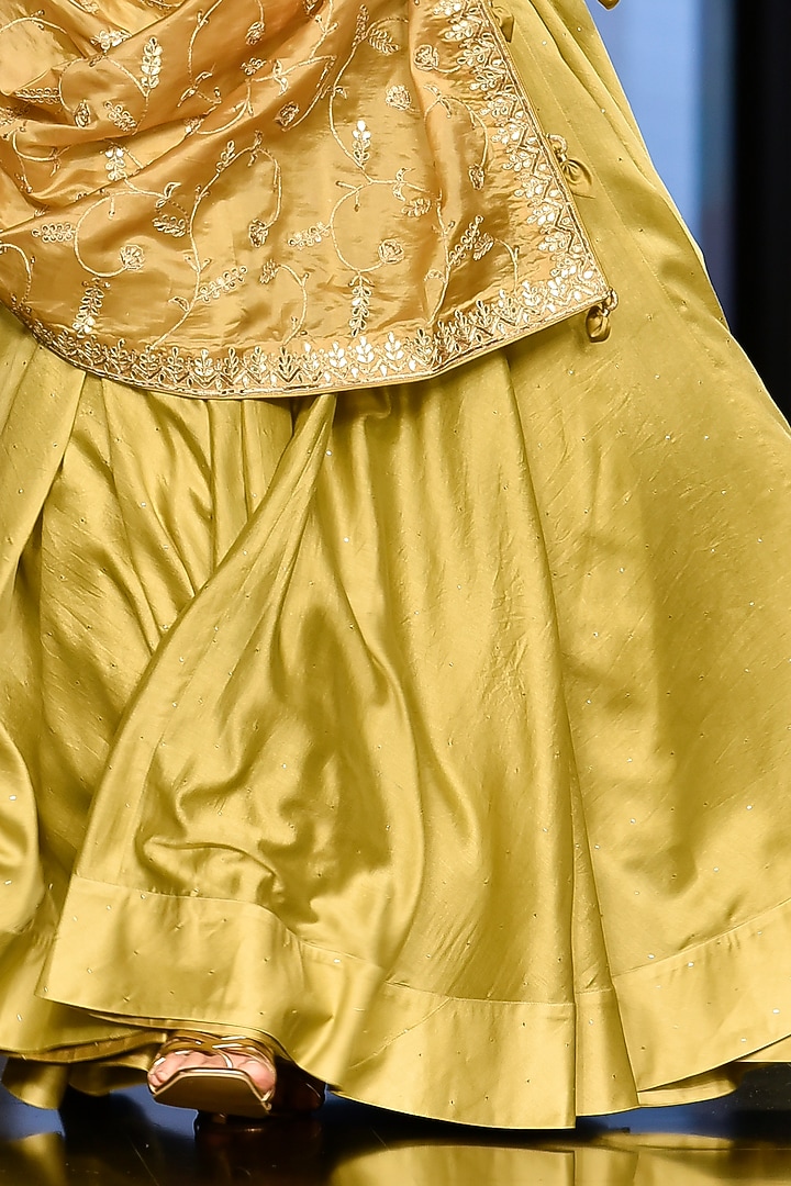 Dry Heena Green Embroidered Wedding Lehenga Set by Punit Balana at Pernia's Pop Up Shop