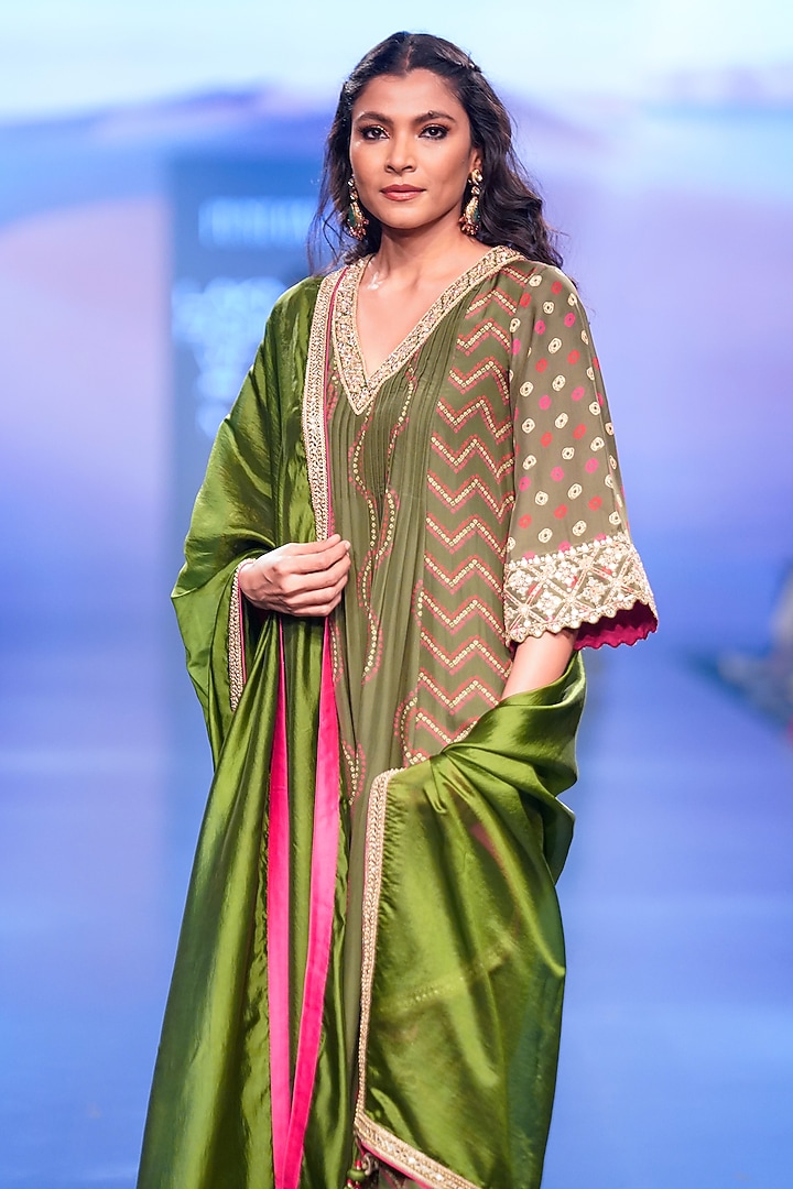 Green Silk Embroidered Wedding Anarkali Set by Punit Balana at Pernia's Pop Up Shop
