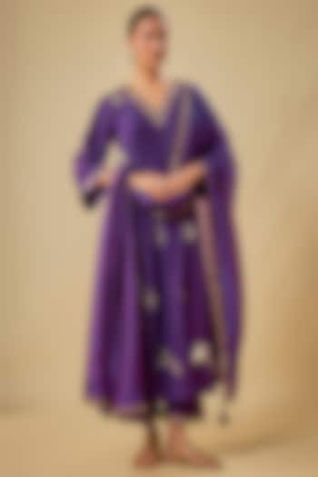 Baigani Silk Patra Work Kurta Set by Punit Balana at Pernia's Pop Up Shop
